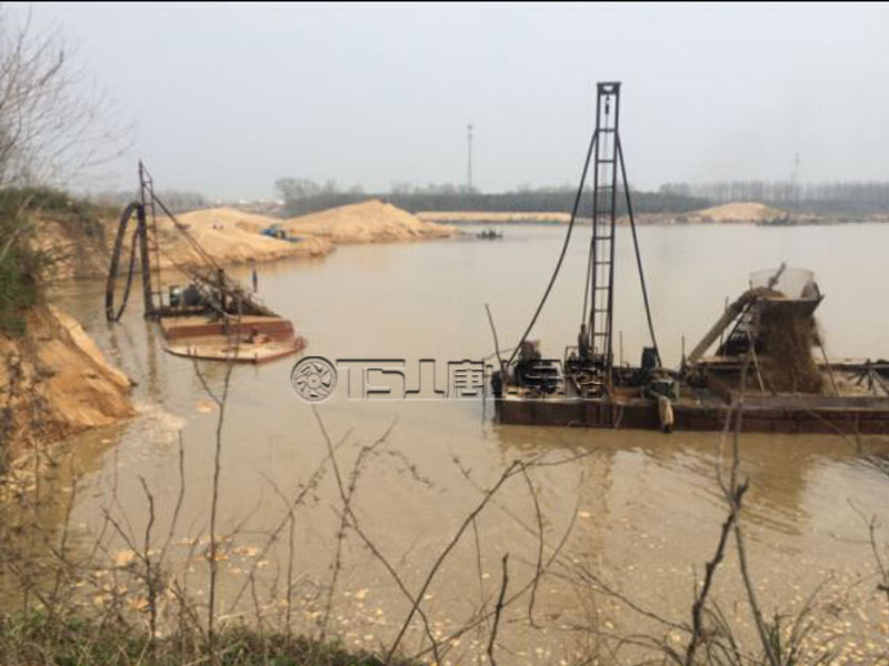 無(wú)節(jié)制開(kāi)采河沙，河堤受損嚴(yán)重