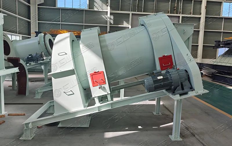 機(jī)制砂防離析、防揚(yáng)塵，有經(jīng)驗(yàn)的砂廠都在用加濕拌和機(jī)